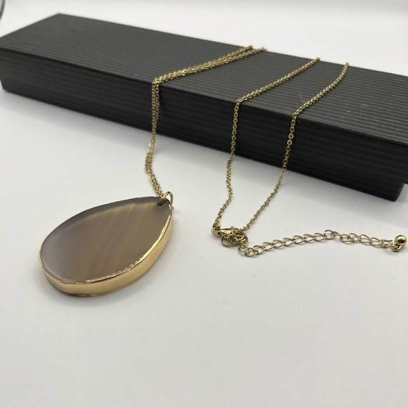 Gold Teardrop Pendant Necklace - Picture 3 of 5